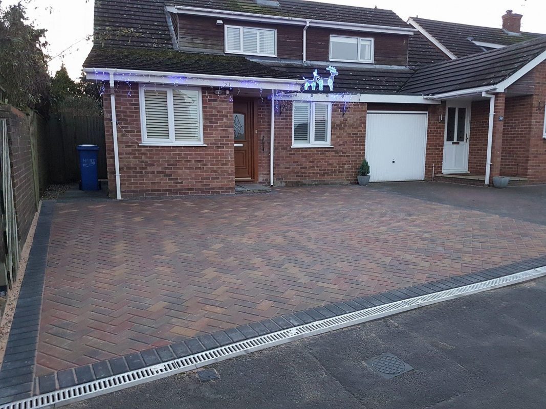 Finished block driveway, herringbone laid